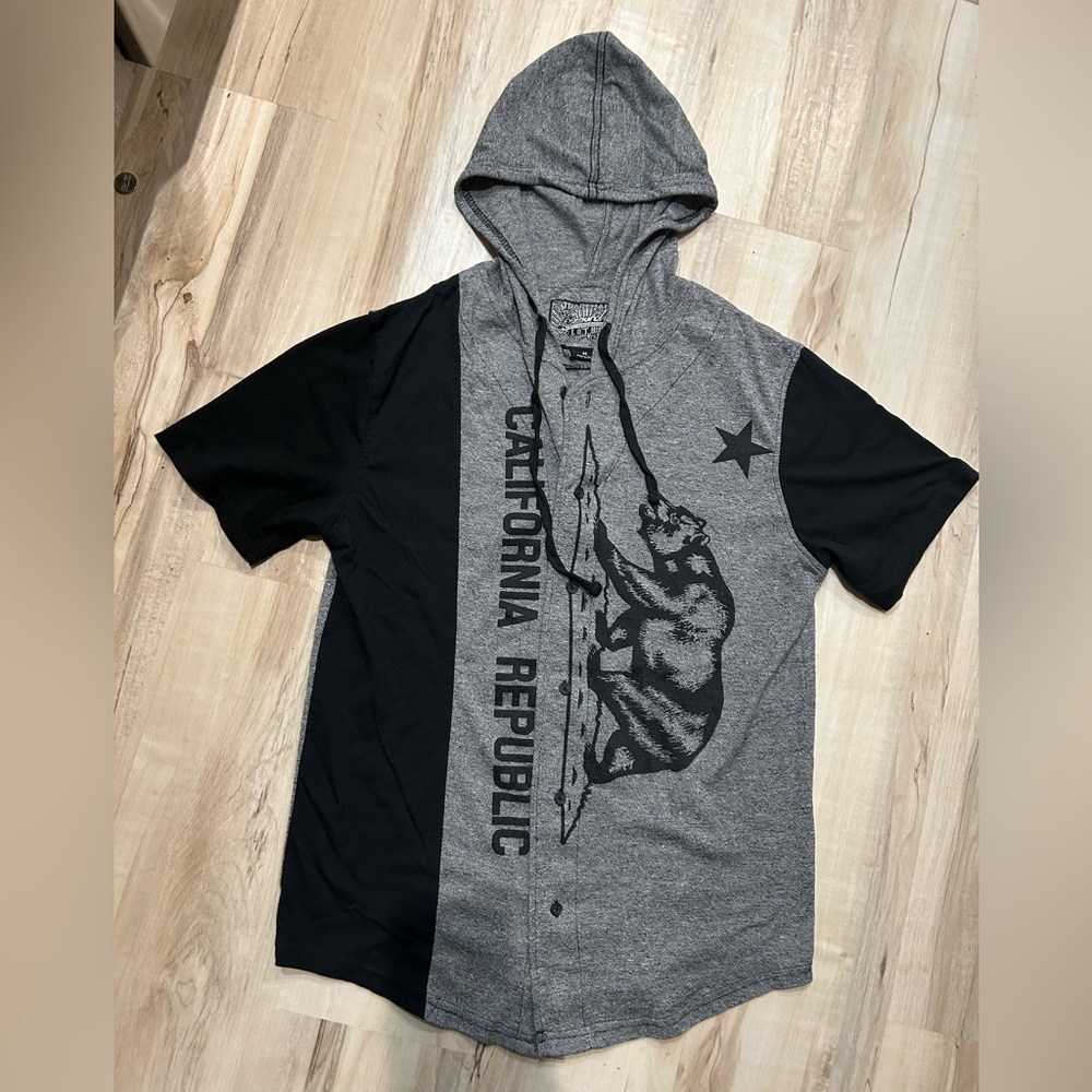 BKC Brooklyn Cloth hooded shirt sz Medium